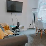 Bright, Comfortable Home, Convenient For City Centre