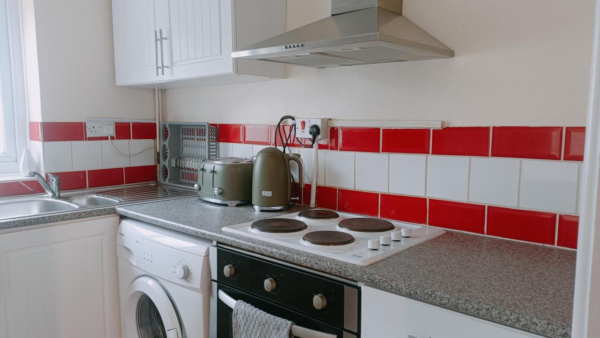 Bright, Comfortable Home, Convenient For Centre *